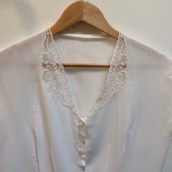 🚫SOLD🚫Vintage White Cotton Lace Blouse, Size S/M - Picture 3 of 5